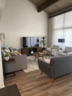 #1Condo Glacier Resort Pool Golf HotTub Sauna Gym - 9