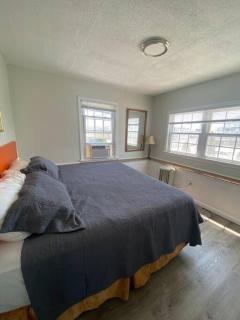 Lovely 2 bedroom with pool #2B - Hampton - 2