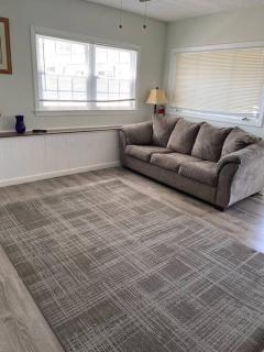 Lovely 2 Bedroom Apt with pool #2C - Hampton - 4