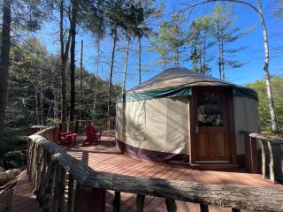 Alderbrook Yurt - Warrensburg - 9