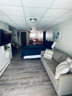Poolside Apartment 2 - Hampton - 1