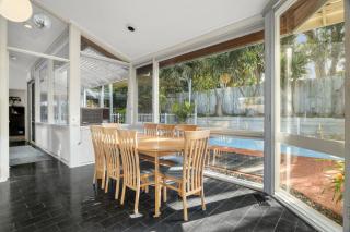 5-Bed Haven with Pool Minutes From Beaches & Parks - Beaumaris - 3