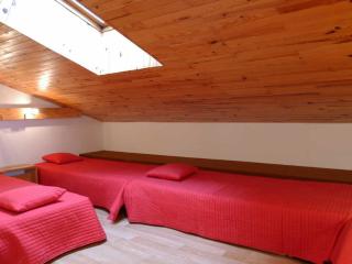 Appartement cosy à Montchavin, rénové, 5 pers, balcon, proche commerces et pistes, parking gratuit - FR-1-329-93 - 4