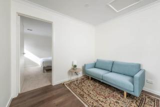 Sensational New Townhouse - Canberra - 3