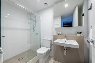 Amazing View In Large Apartment Barton ACT - 7