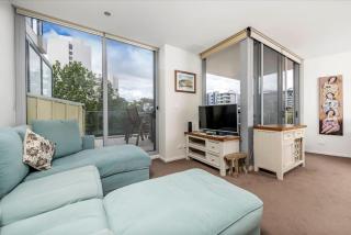 London Circuit City Hideaway! Sauna, Pool and Gym! - Canberra - 1