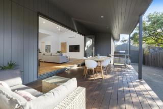 The Pelican - Stylish Poolside Oasis - 7