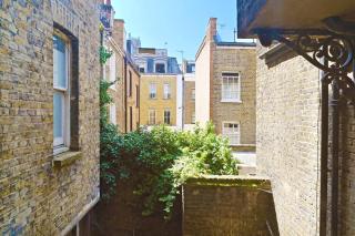 Charming West End Residence in Peaceful Fitzrovia - 6