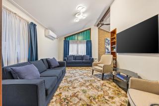 Enjoy a unique boutique space in a great location - - 7
