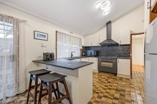 Enjoy a unique boutique space in a great location - - 3