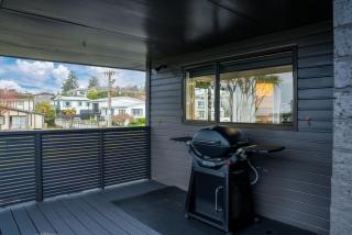 Poppy's Bach - Lake Taupo Holiday Home - 1