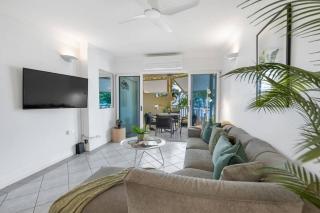 'Seashells' A Tropical Beachfront Escape - Trinity Beach - 8