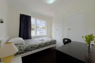 Exquisite Four-Bedroom Home in Forrest Hill - Auckland - 2