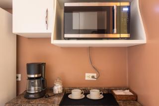 Cozy 3 Bedroom House 5mins from the Airport - 5