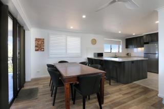 Horizons Unit 4 Beachfront Unit - Bargara - 4