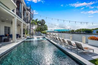 The Modern Castle Canal View Access Rooftop Living Greenhouse VlLLAS - Fort Lauderdale - 8