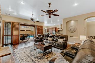 Luxury Retreat with Heated Pool & Hidden Game Room home - Queen Creek - 4