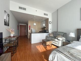 Studio Apartment in the Heart of JVT - Amazing and Convenient - Dubai - 9