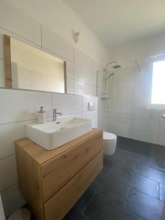 Bergluft TOP 1 Modern Apartment with 2 bedrooms 1 hour from Vienna Parking & 24 hour Self Check-in - 4