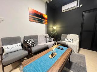 YOLO3 10PAX CentralTown Piano, PoolTable, Netflix - Kuantan - 1