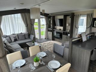 Lagoon Close Holiday Home - Pagham - 0
