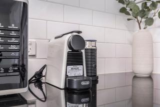3 Bedroom Apt with Carpark Close to Albert Park Lake - 4