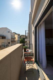 Modern 2BR Stylish Apartment with 2 Balconies - Close to St Julian's & Sliema & Yacht Marina - Pietà - 8