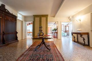 Sunbeam Palace - Venice - 3