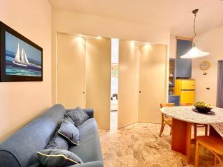 Hostdomus - Navy Suite - 2