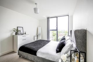 Excellent City Centre Apartment with Juliet balcony by BOLD Apartments - Liverpool - 3