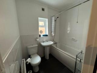 Lushlets GF Flat sleeps 10 12 - Cardiff - 0