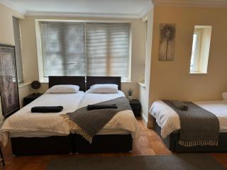 Lushlets GF Flat sleeps 10 12 - Cardiff - 4