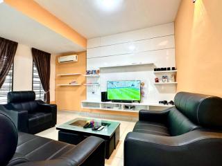 Desaru -- Semi-D, KTV, Mahjong, Games 5BR4B 18-20pax by Cowidea - Kota Tinggi - 0