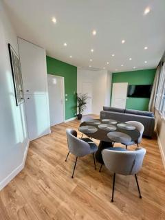 Very bright newly renovated apt with AC - 5