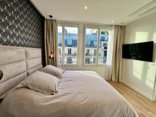 Very bright newly renovated apt with AC - 4