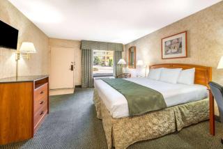 Days Inn & Suites by Wyndham Albuquerque North - Albuquerque - 3