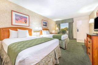 Days Inn & Suites by Wyndham Albuquerque North - Albuquerque - 1