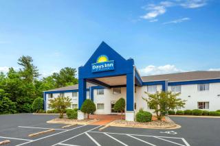 Days Inn & Suites by Wyndham Siler City - Siler City - 0