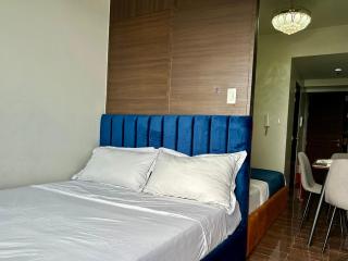 Air residences makati with balcony city lights view - Manila - 0