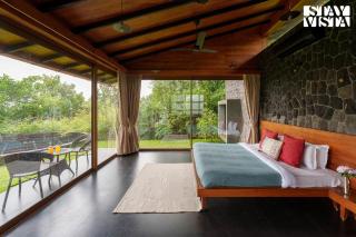 StayVista at Stonescape Villa with Pool, Lawn & Mountain View - Nashik - 5