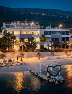 Paoma Luxury Beach Suite with jacuzzi - 3