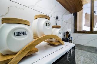 Ebony Home 2BR Wi-Fi Parking Balcony Near Beach Casey Apartment - Mombasa - 8