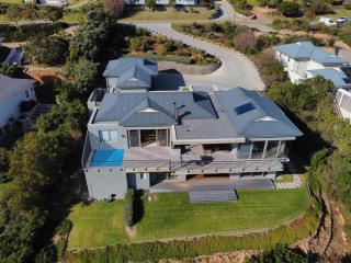 Villa Pacifico - 4BR Hilltop Lux Pool & View - 4