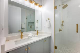 Modern 3BR Condo, Rooftop & Downtown Views - Washington - 5