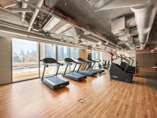 Spacious 1 BR Apartment 10 min from Burj Khalifa - Dubai - 5