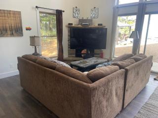 Beautiful Overlooking Shoreline 3BDR Chalet ➠18396 - 8