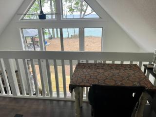 Beautiful Overlooking Shoreline 3BDR Chalet ➠18396 - 2