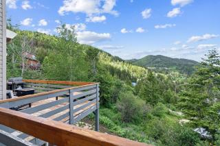 Tranquil Mountain Retreat - Scenic Views & Hot Tub home - 0