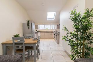 cheerful double en-suite room with free wifi - Derby - 4