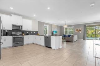 9 Bedrooms 5 Bathrooms Storey Lake 2742Ow - 2